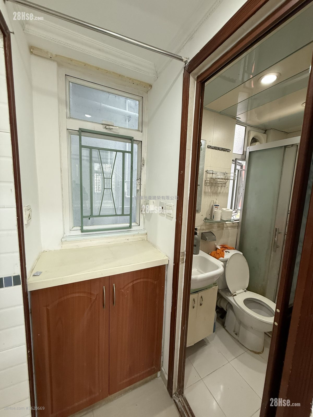 Kam Wah Building Rental 3 Bedrooms , 1 Bathroom 414 ft² Kam Wah Building Rental 3 Bedrooms , 1 Bathroom 414 ft²