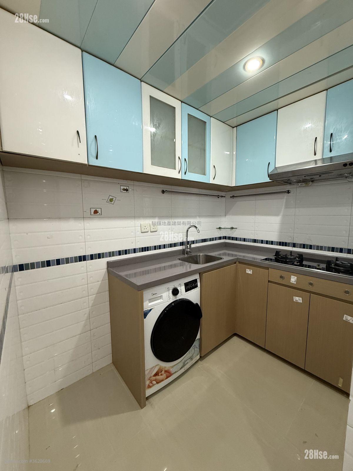 Kam Wah Building Rental 3 Bedrooms , 1 Bathroom 414 ft² Kam Wah Building Rental 3 Bedrooms , 1 Bathroom 414 ft²