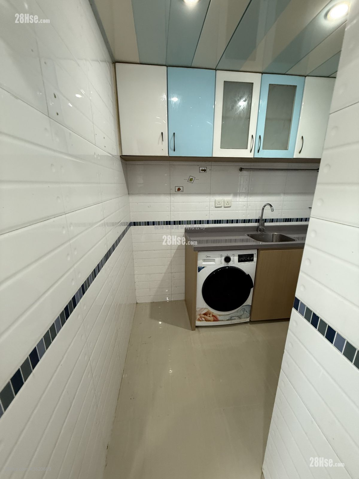 Kam Wah Building Rental 3 Bedrooms , 1 Bathroom 414 ft² Kam Wah Building Rental 3 Bedrooms , 1 Bathroom 414 ft²