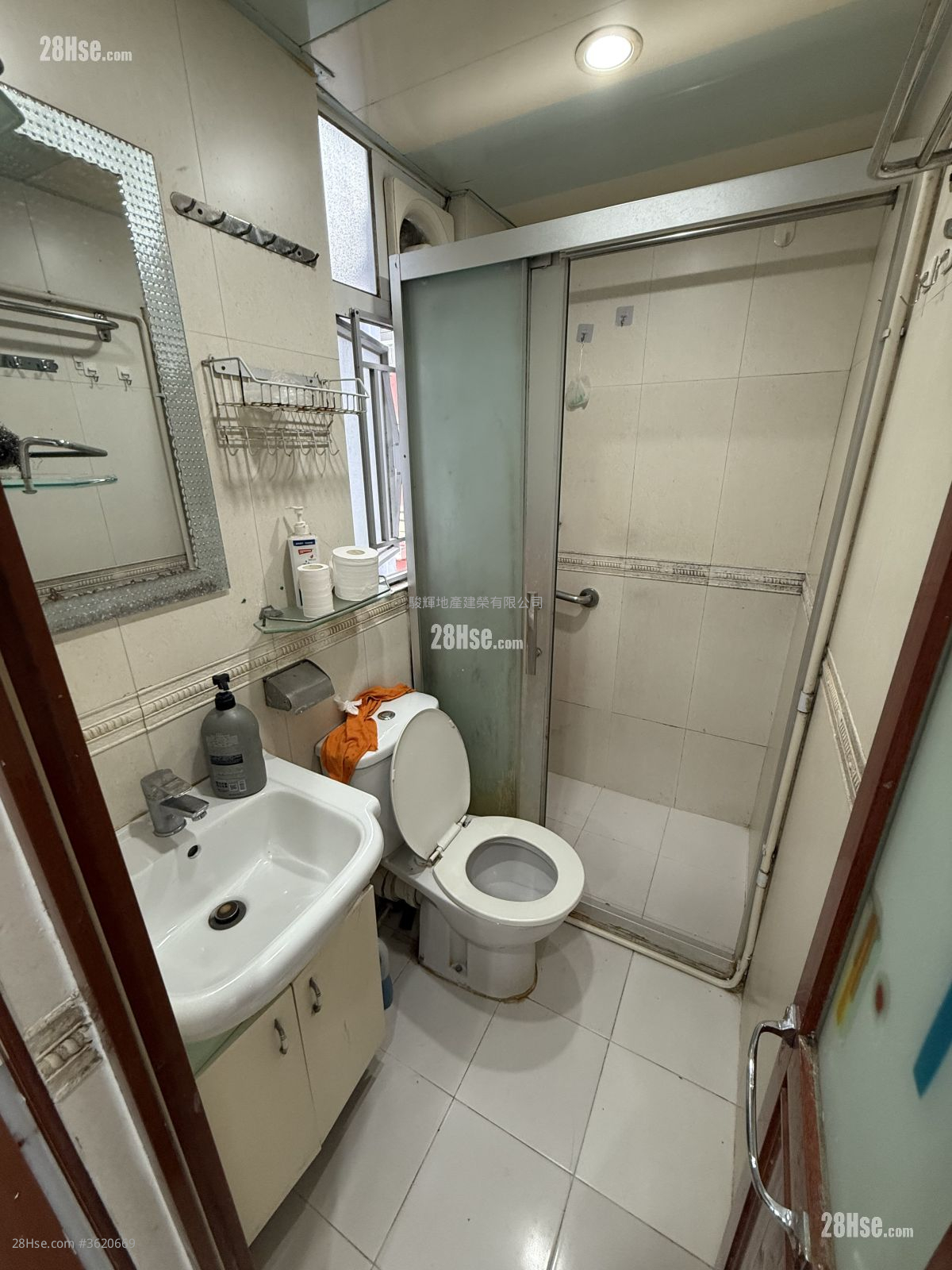 Kam Wah Building Rental 3 Bedrooms , 1 Bathroom 414 ft² Kam Wah Building Rental 3 Bedrooms , 1 Bathroom 414 ft²