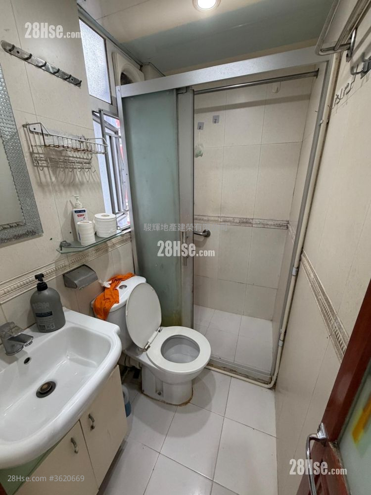 Kam Wah Building Rental 3 Bedrooms , 1 Bathroom 414 ft² Kam Wah Building Rental 3 Bedrooms , 1 Bathroom 414 ft²