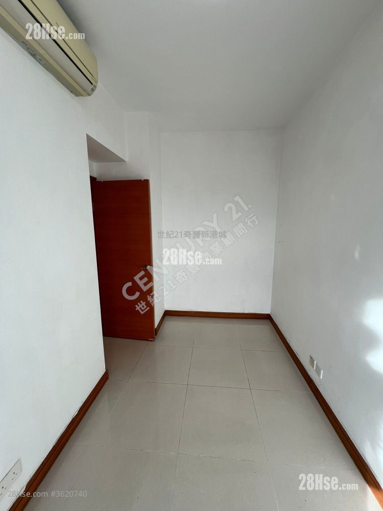 Lake Silver Sell 2 Bedrooms , 1 Bathroom 564 ft² Lake Silver Sell 2 Bedrooms , 1 Bathroom 564 ft²