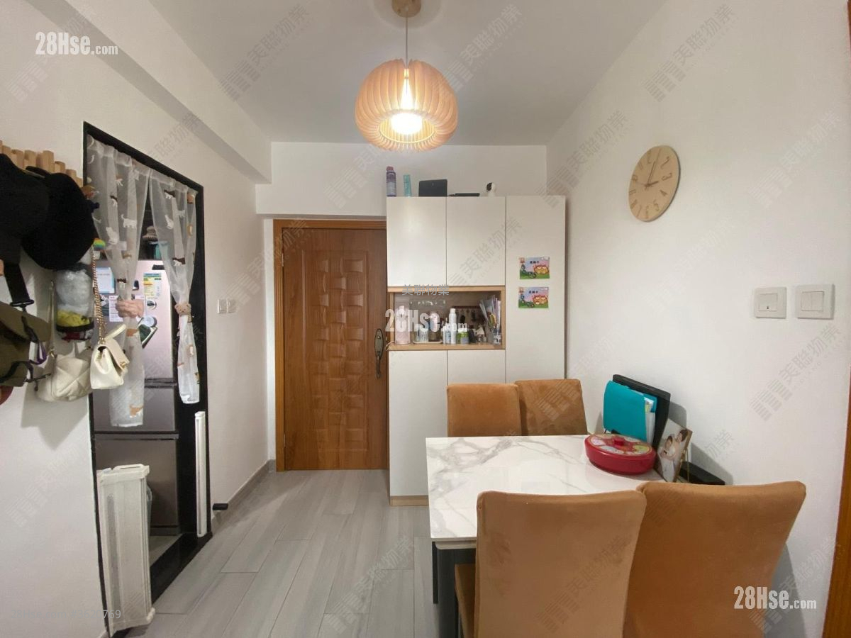 Ho Shun Yee Building Sell 2 Bedrooms , 1 Bathroom 268 ft²