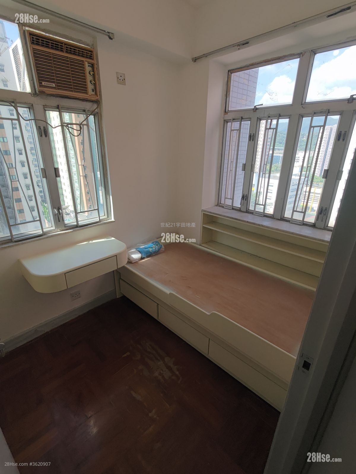 Yuet Fat Mansion Sell 2 Bedrooms , 1 Bathroom 447 ft² Yuet Fat Mansion Sell 2 Bedrooms , 1 Bathroom 447 ft²