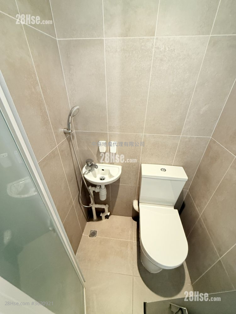Lp10 Sell 3 Bedrooms 921 ft² Lp10 Sell 3 Bedrooms 921 ft²