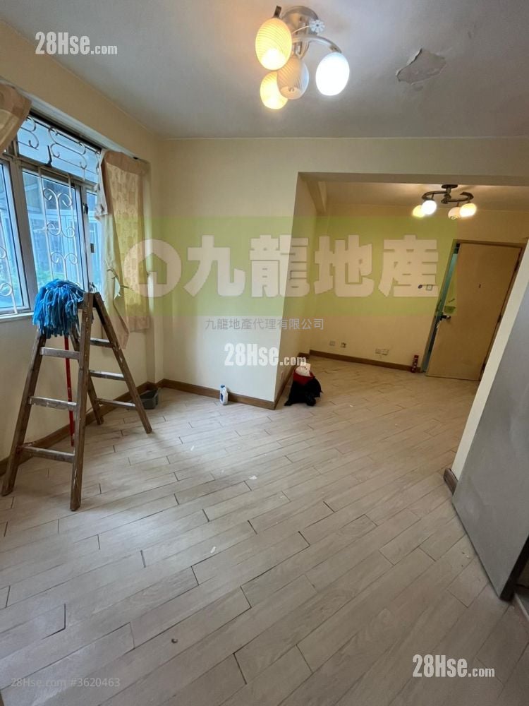 Golden Building Sell 2 Bedrooms , 1 Bathroom 385 ft²