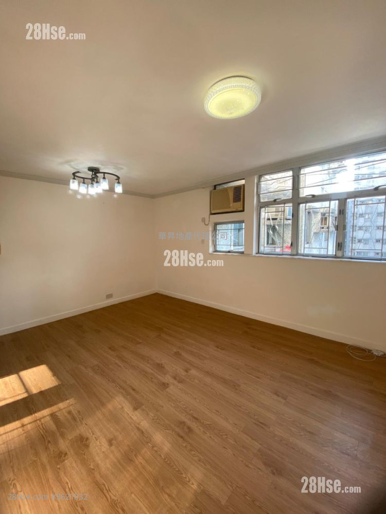Charming Garden Rental 3 Bedrooms , 2 Bathrooms 592 ft² Charming Garden Rental 3 Bedrooms , 2 Bathrooms 592 ft²