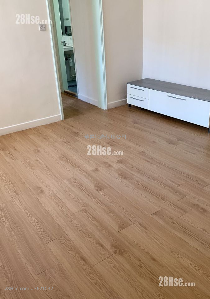 Charming Garden Rental 3 Bedrooms , 2 Bathrooms 592 ft² Charming Garden Rental 3 Bedrooms , 2 Bathrooms 592 ft²