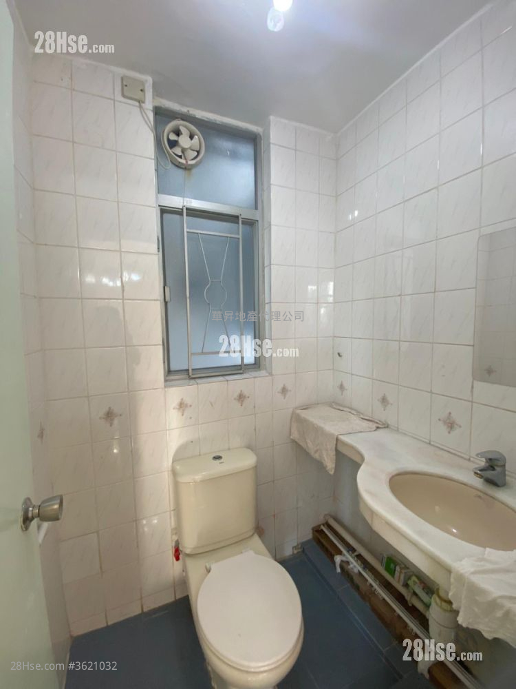 Charming Garden Rental 3 Bedrooms , 2 Bathrooms 592 ft² Charming Garden Rental 3 Bedrooms , 2 Bathrooms 592 ft²