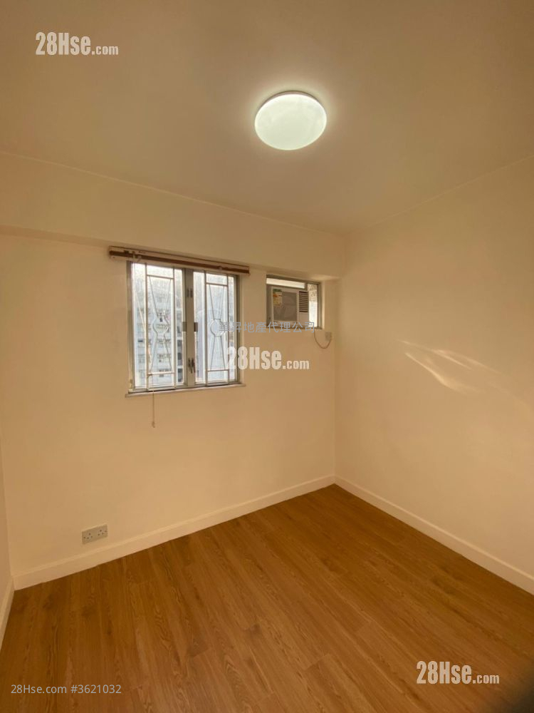 Charming Garden Rental 3 Bedrooms , 2 Bathrooms 592 ft² Charming Garden Rental 3 Bedrooms , 2 Bathrooms 592 ft²