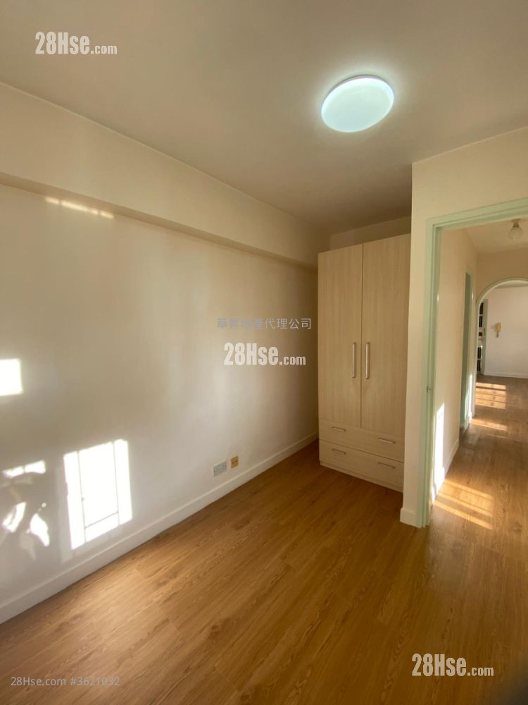 Charming Garden Rental 3 Bedrooms , 2 Bathrooms 592 ft² Charming Garden Rental 3 Bedrooms , 2 Bathrooms 592 ft²