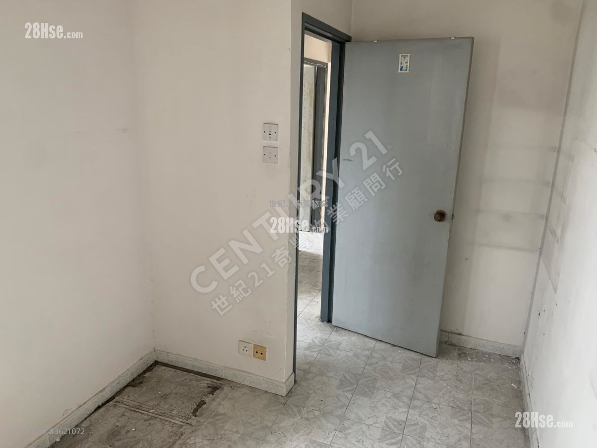 榮福中心 售盤 3 房 , 1 浴室 592 平方呎 榮福中心 售盤 3 房 , 1 浴室 592 平方呎