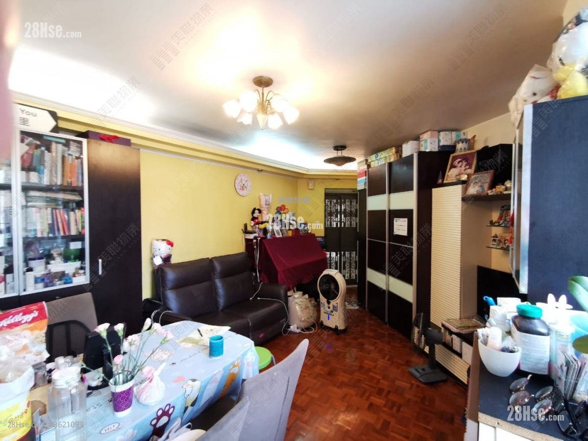 Kwai Hong Court Sell 2 Bedrooms , 1 Bathroom 477 ft² Kwai Hong Court Sell 2 Bedrooms , 1 Bathroom 477 ft²