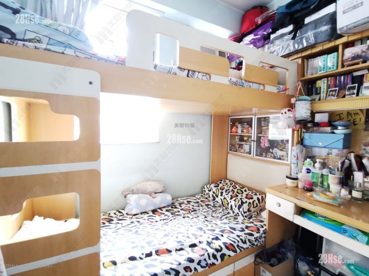 Kwai Hong Court Sell 2 Bedrooms , 1 Bathroom 477 ft² Kwai Hong Court Sell 2 Bedrooms , 1 Bathroom 477 ft²