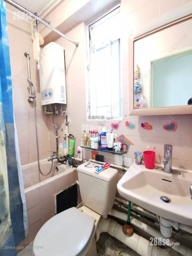 Kwai Hong Court Sell 2 Bedrooms , 1 Bathroom 477 ft² Kwai Hong Court Sell 2 Bedrooms , 1 Bathroom 477 ft²