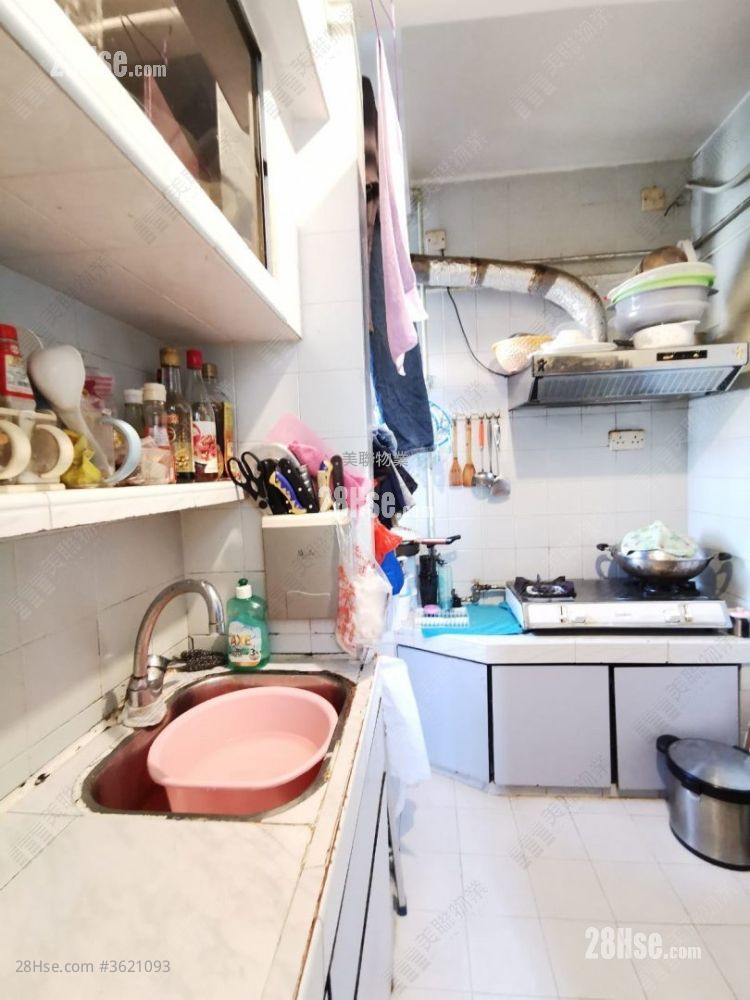 Kwai Hong Court Sell 2 Bedrooms , 1 Bathroom 477 ft² Kwai Hong Court Sell 2 Bedrooms , 1 Bathroom 477 ft²