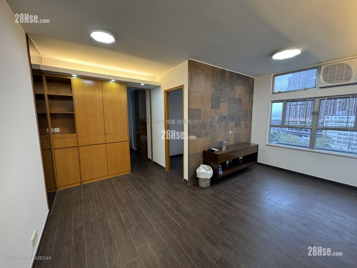 Kam Hay Court Sell 3 Bedrooms , 1 Bathroom 554 ft²