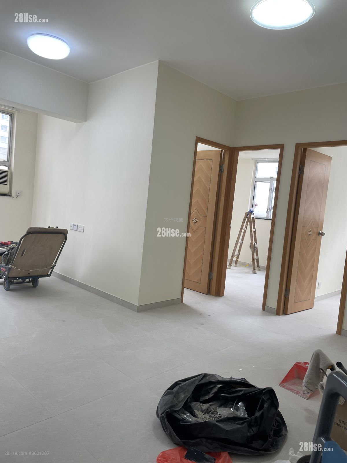 Lee Hing Building Rental 3 Bedrooms , 1 Bathroom 598 ft² Lee Hing Building Rental 3 Bedrooms , 1 Bathroom 598 ft²