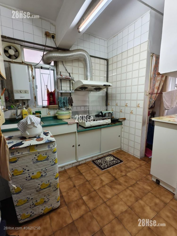 No. 11 Fa Yuen Street Sell 4 Bedrooms , 1 Bathroom 799 ft² No. 11 Fa Yuen Street Sell 4 Bedrooms , 1 Bathroom 799 ft²