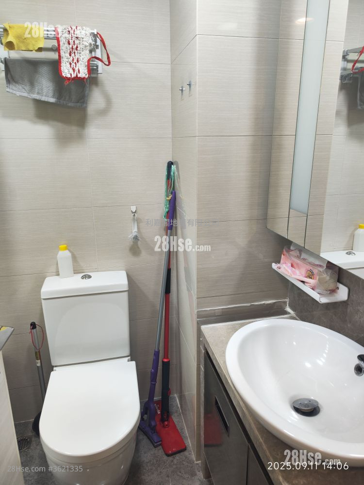 Yuccie Square Sell 2 Bedrooms , 1 Bathroom 429 ft² Yuccie Square Sell 2 Bedrooms , 1 Bathroom 429 ft²