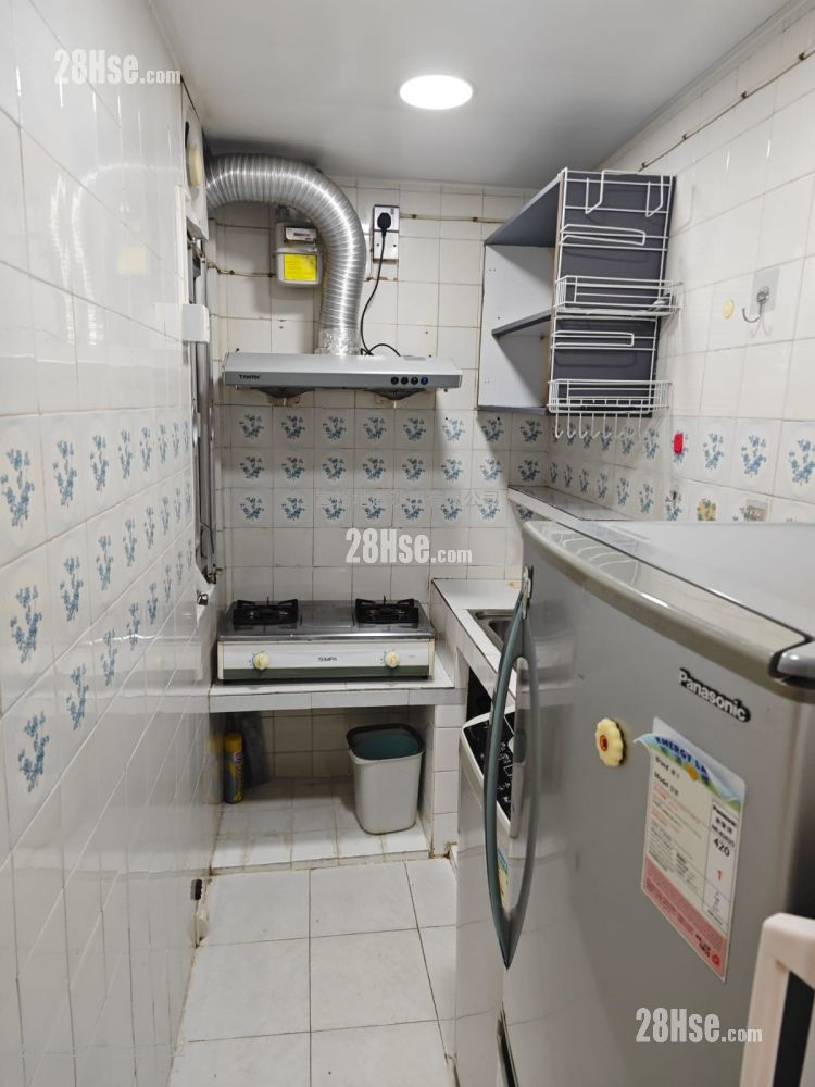 Golden Lion Garden Rental 2 Bedrooms , 1 Bathroom 260 ft² Golden Lion Garden Rental 2 Bedrooms , 1 Bathroom 260 ft²