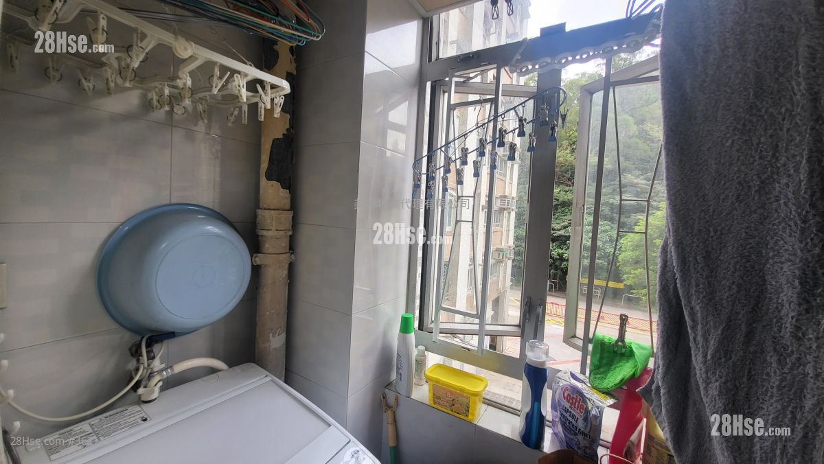 Ching Wah Court Sell 2 Bedrooms , 1 Bathroom 438 ft² Ching Wah Court Sell 2 Bedrooms , 1 Bathroom 438 ft²