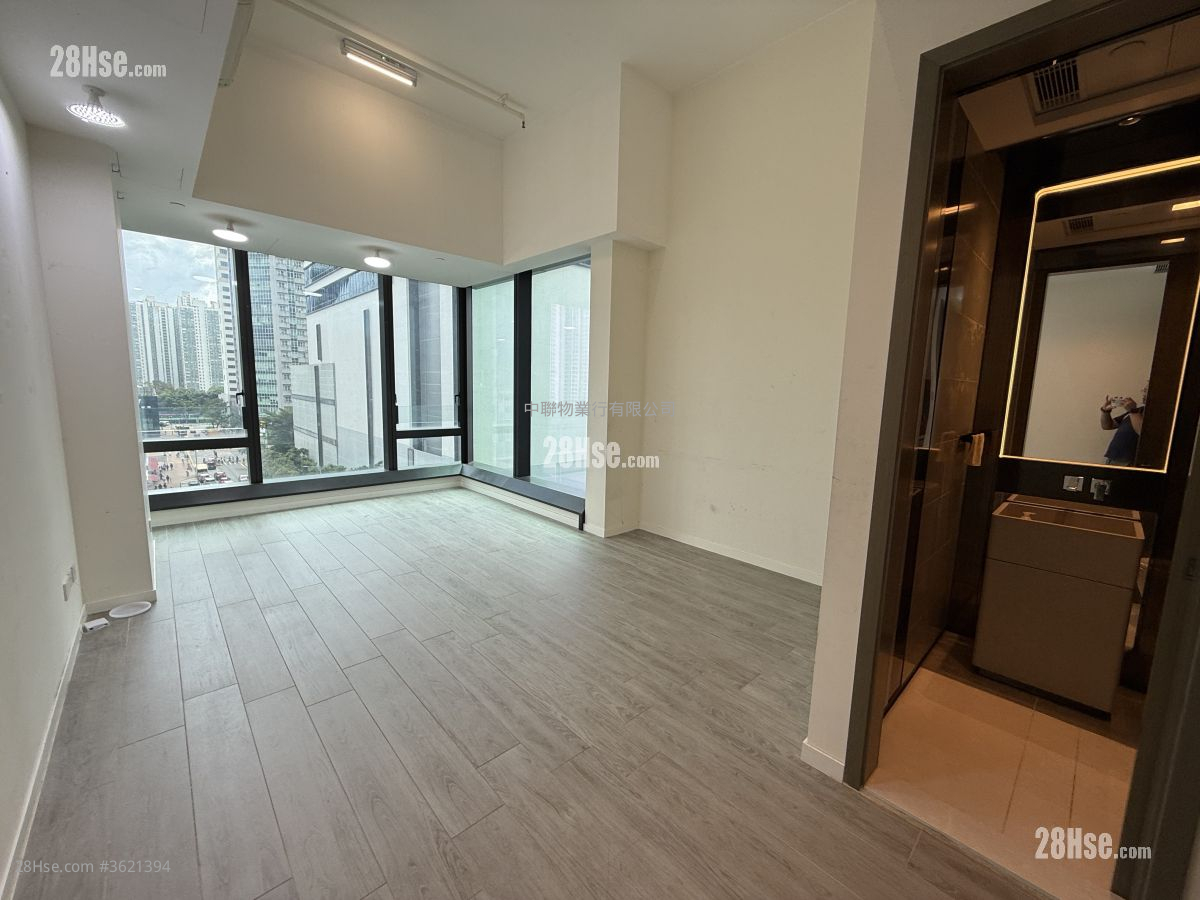 W Luxe Sell 332 ft² W Luxe Sell 332 ft²