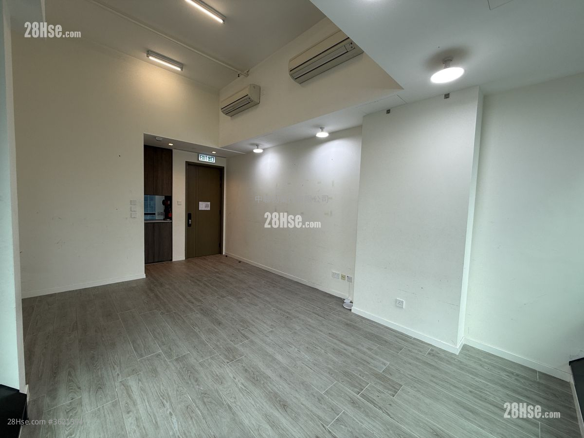 W Luxe Sell 332 ft² W Luxe Sell 332 ft²