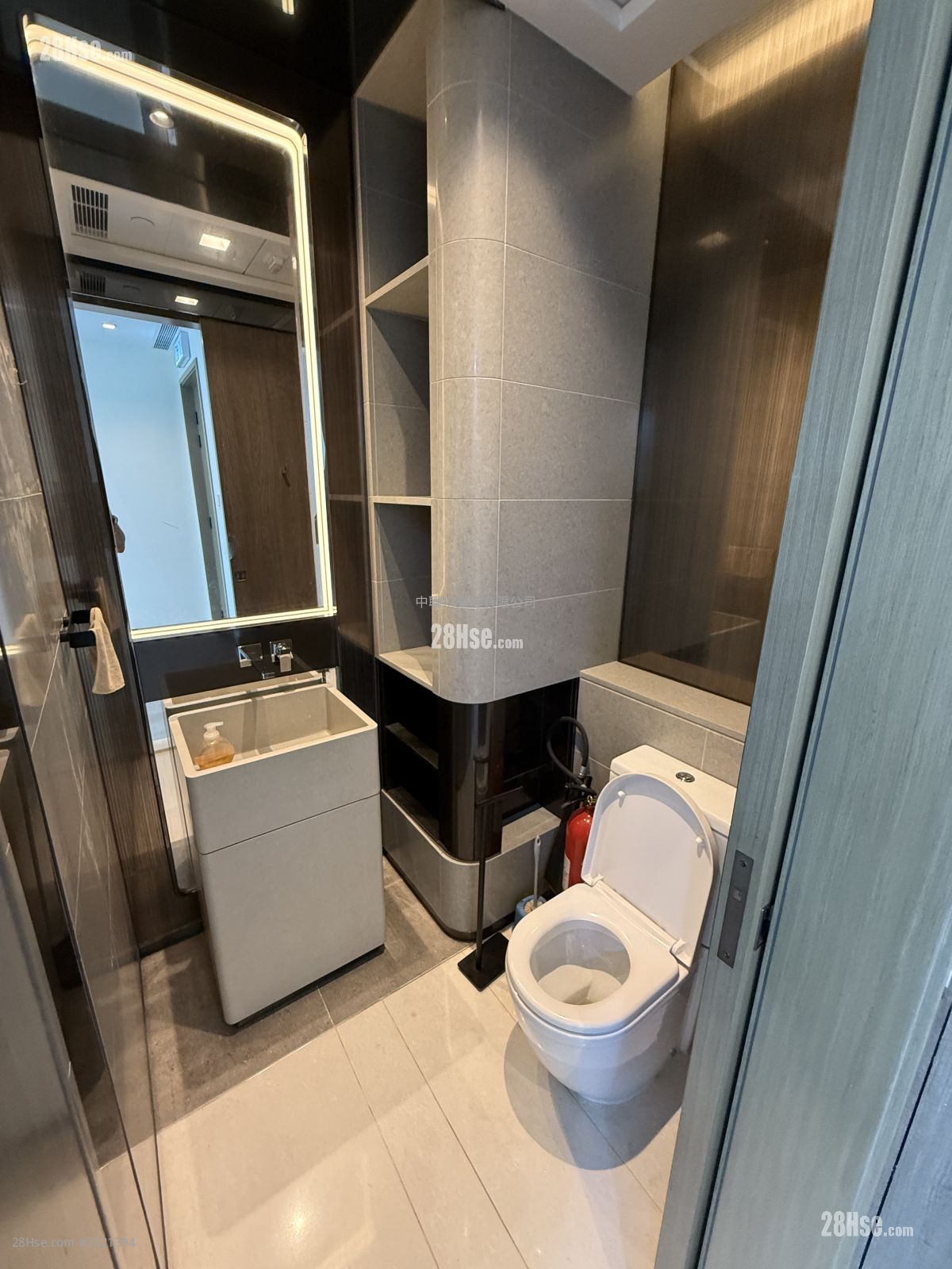 W Luxe Sell 332 ft² W Luxe Sell 332 ft²