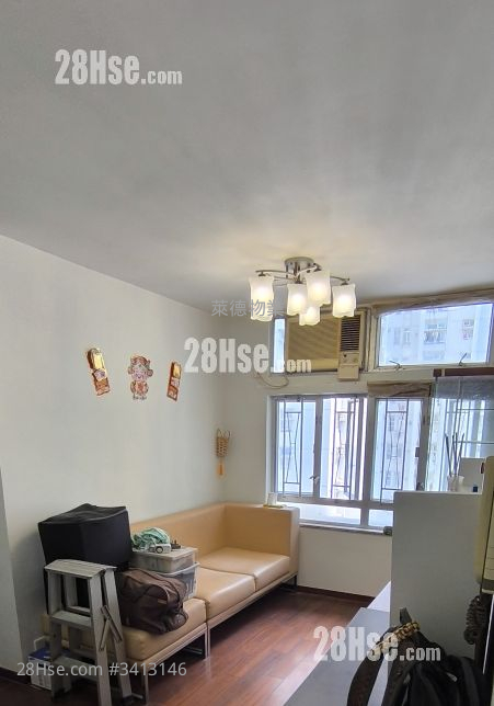 Tsz Oi Court Sell 3 Bedrooms , 1 Bathroom 554 ft²