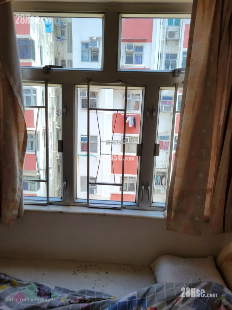 Luen On Apartments Sell 2 Bedrooms , 1 Bathroom 417 ft²
