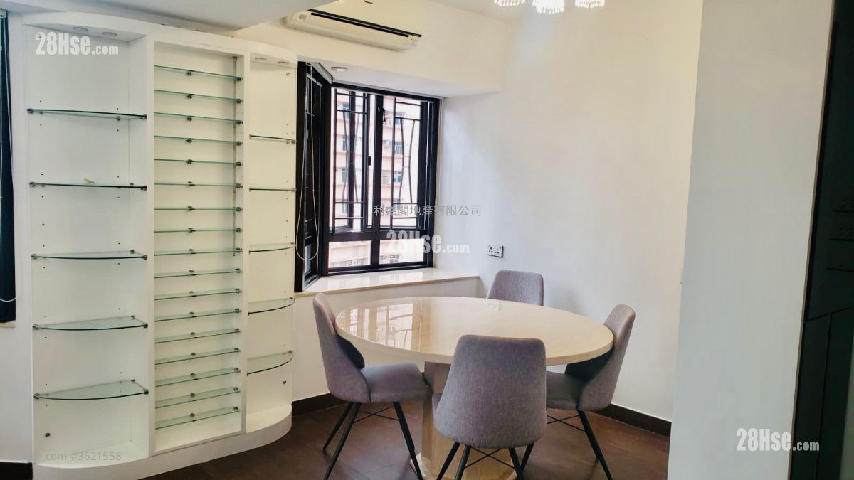 Hill Lodge Sell 3 Bedrooms , 2 Bathrooms 1,013 ft² Hill Lodge Sell 3 Bedrooms , 2 Bathrooms 1,013 ft²