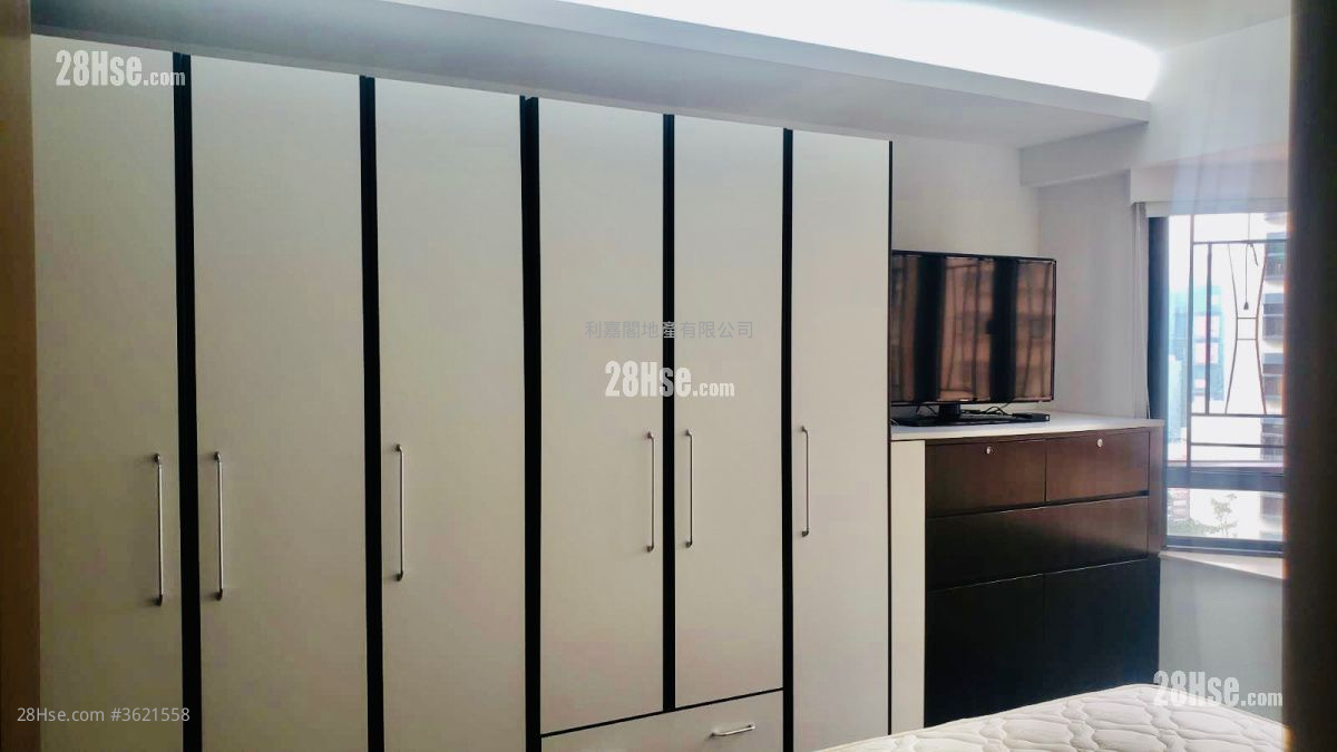 Hill Lodge Sell 3 Bedrooms , 2 Bathrooms 1,013 ft² Hill Lodge Sell 3 Bedrooms , 2 Bathrooms 1,013 ft²