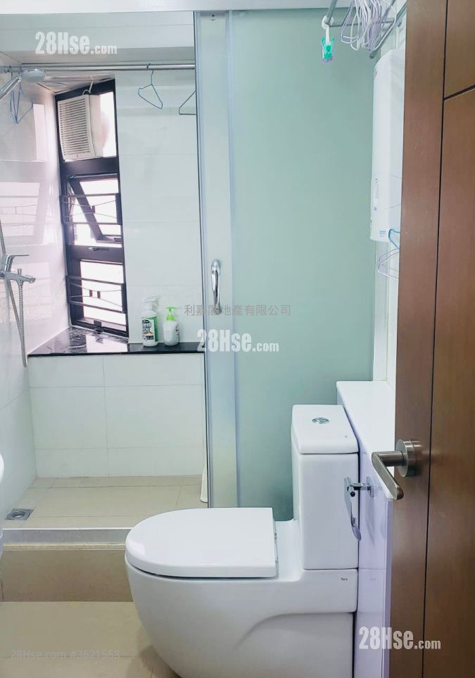 Hill Lodge Sell 3 Bedrooms , 2 Bathrooms 1,013 ft² Hill Lodge Sell 3 Bedrooms , 2 Bathrooms 1,013 ft²