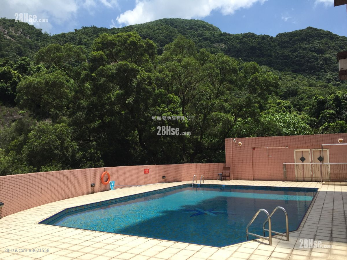 Hill Lodge Sell 3 Bedrooms , 2 Bathrooms 1,013 ft² Hill Lodge Sell 3 Bedrooms , 2 Bathrooms 1,013 ft²