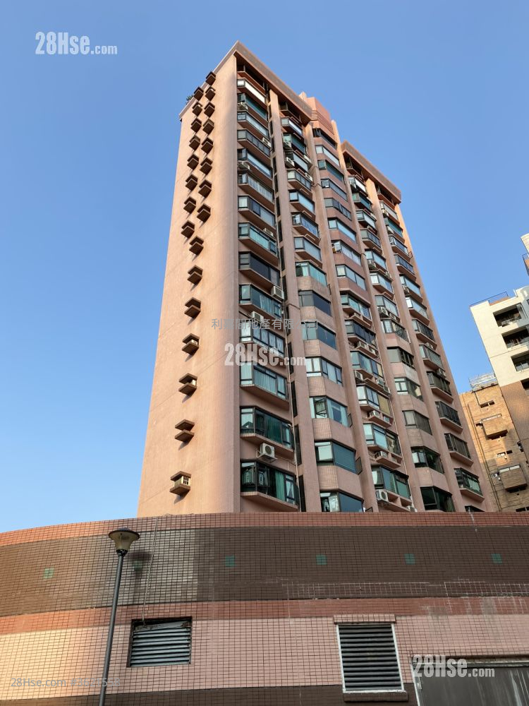 Hill Lodge Sell 3 Bedrooms , 2 Bathrooms 1,013 ft² Hill Lodge Sell 3 Bedrooms , 2 Bathrooms 1,013 ft²