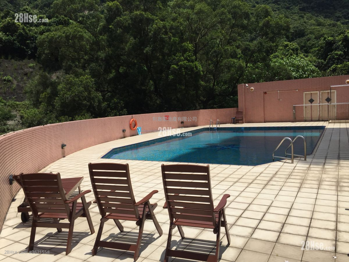 Hill Lodge Sell 3 Bedrooms , 2 Bathrooms 1,013 ft² Hill Lodge Sell 3 Bedrooms , 2 Bathrooms 1,013 ft²