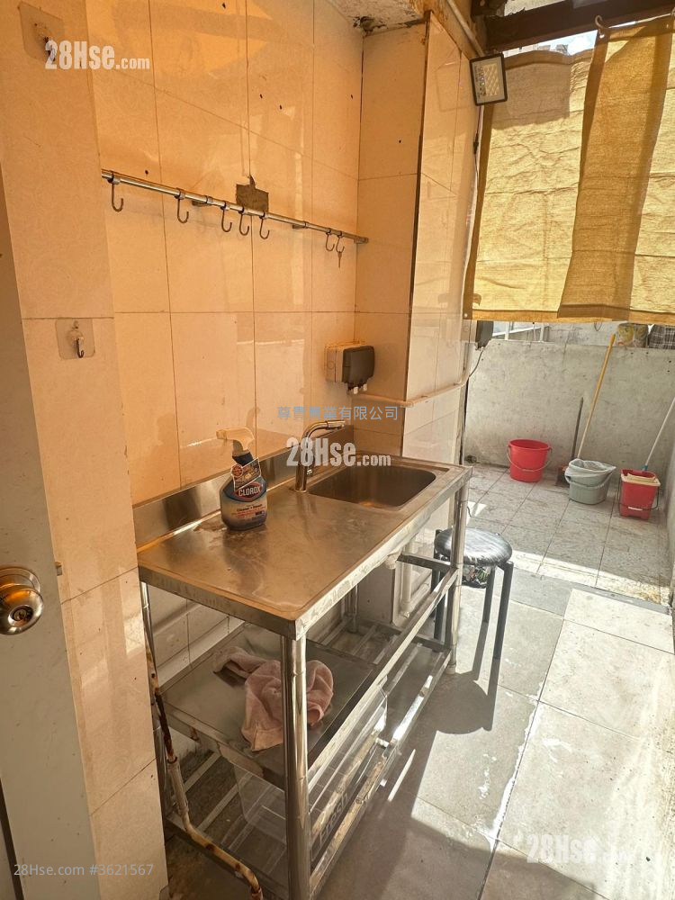 Tak Cheong Building Rental Studio , 1 Bathroom 170 ft² Tak Cheong Building Rental Studio , 1 Bathroom 170 ft²