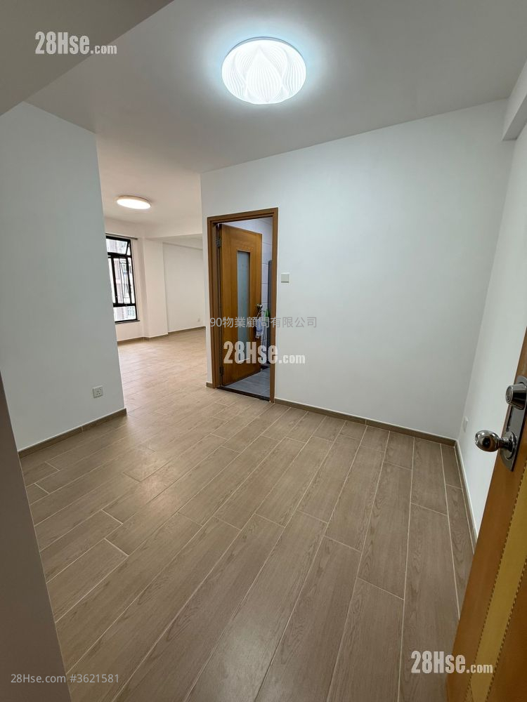 Western Garden Sell 529 ft² Western Garden Sell 529 ft²