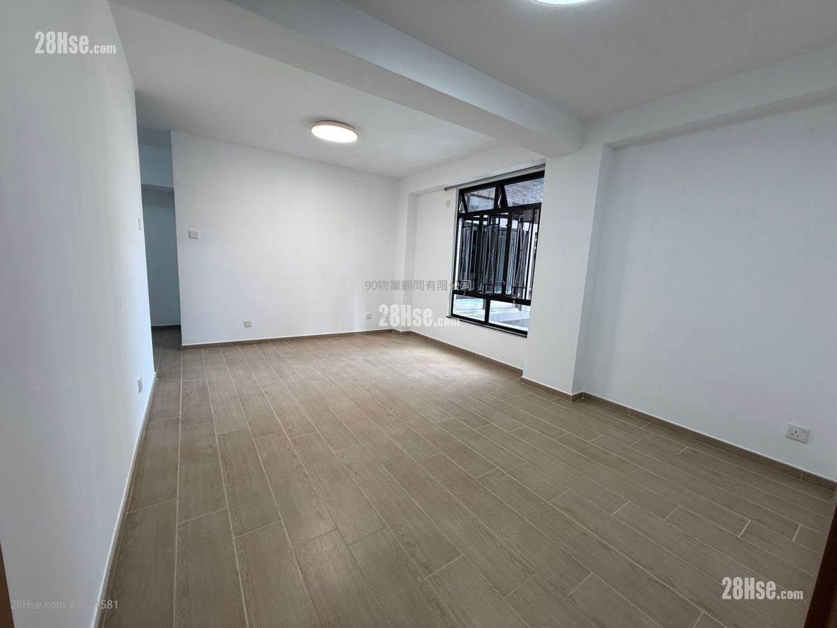 Western Garden Sell 529 ft² Western Garden Sell 529 ft²