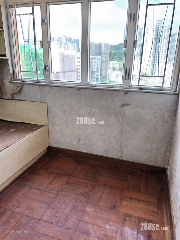 Yuet Ming Building Sell 3 Bedrooms , 1 Bathroom 501 ft² Yuet Ming Building Sell 3 Bedrooms , 1 Bathroom 501 ft²