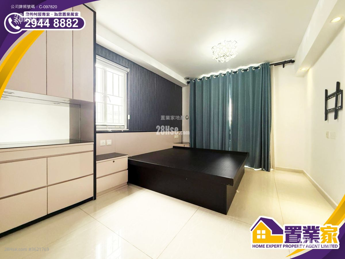 Village Sell 4 Bedrooms , 3 Bathrooms 2,000 ft² Village Sell 4 Bedrooms , 3 Bathrooms 2,000 ft²