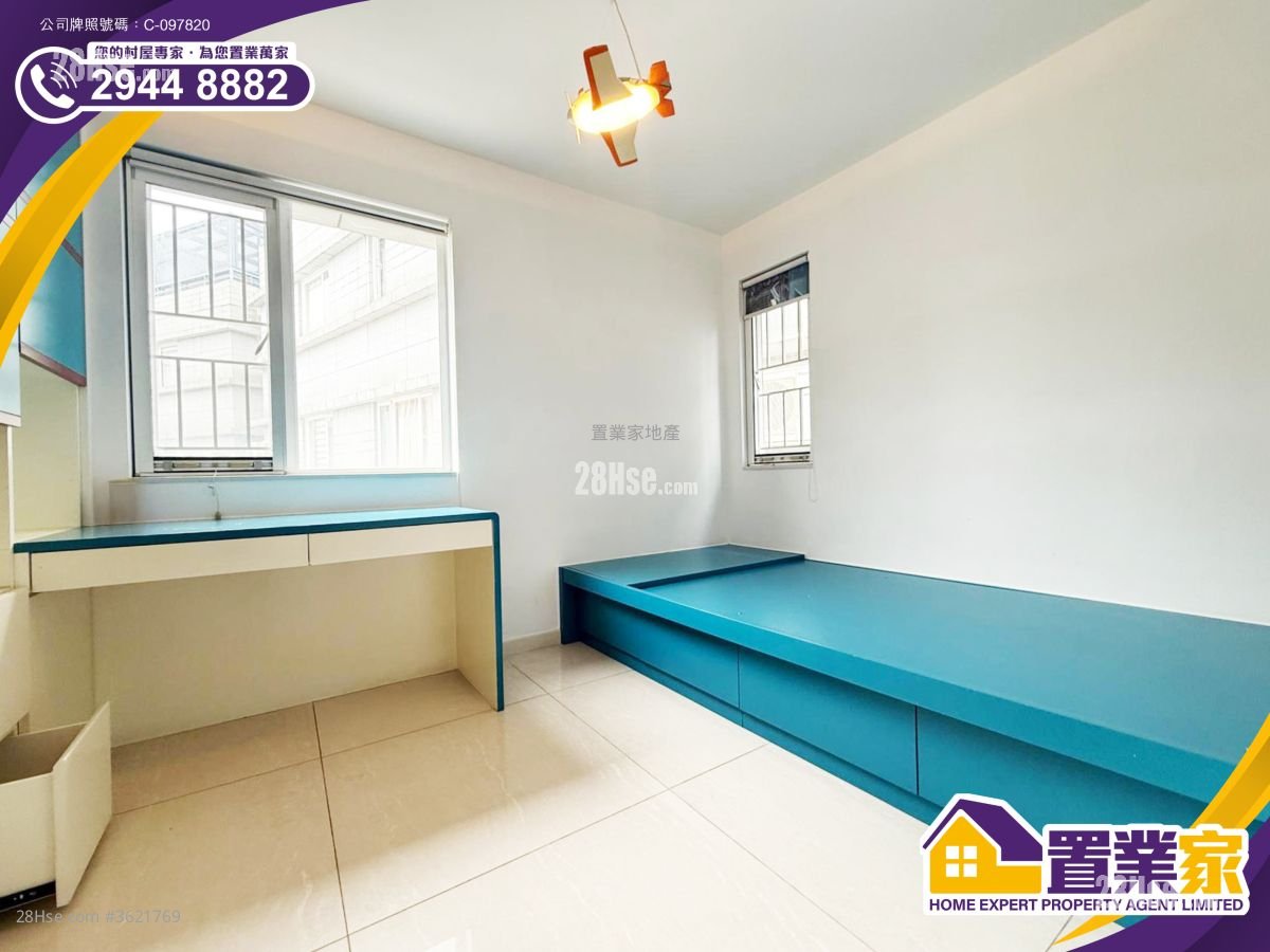 Village Sell 4 Bedrooms , 3 Bathrooms 2,000 ft² Village Sell 4 Bedrooms , 3 Bathrooms 2,000 ft²