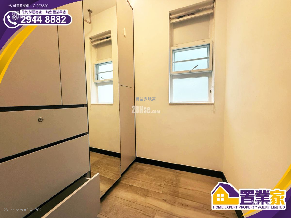 Village Sell 4 Bedrooms , 3 Bathrooms 2,000 ft² Village Sell 4 Bedrooms , 3 Bathrooms 2,000 ft²