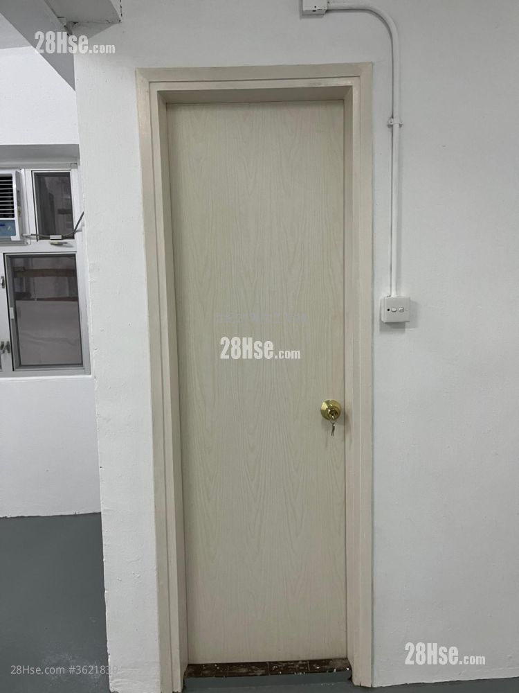 Tak Lee Industrial Centre Sell 1 Toilet Tak Lee Industrial Centre Sell 1 Toilet