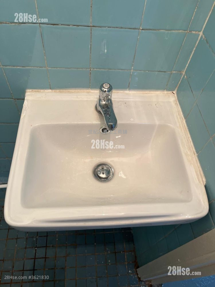 Tak Lee Industrial Centre Sell 1 Toilet Tak Lee Industrial Centre Sell 1 Toilet