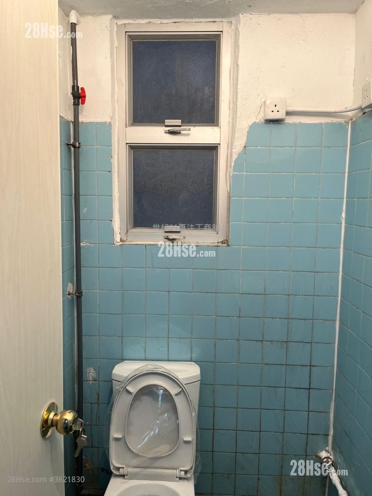 Tak Lee Industrial Centre Sell 1 Toilet Tak Lee Industrial Centre Sell 1 Toilet