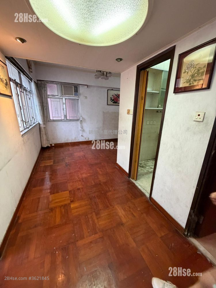 Yuet Ming Building Sell 3 Bedrooms , 1 Bathroom 501 ft² Yuet Ming Building Sell 3 Bedrooms , 1 Bathroom 501 ft²