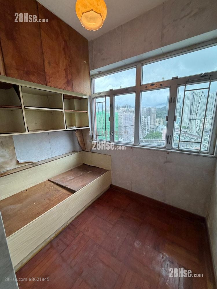 Yuet Ming Building Sell 3 Bedrooms , 1 Bathroom 501 ft² Yuet Ming Building Sell 3 Bedrooms , 1 Bathroom 501 ft²