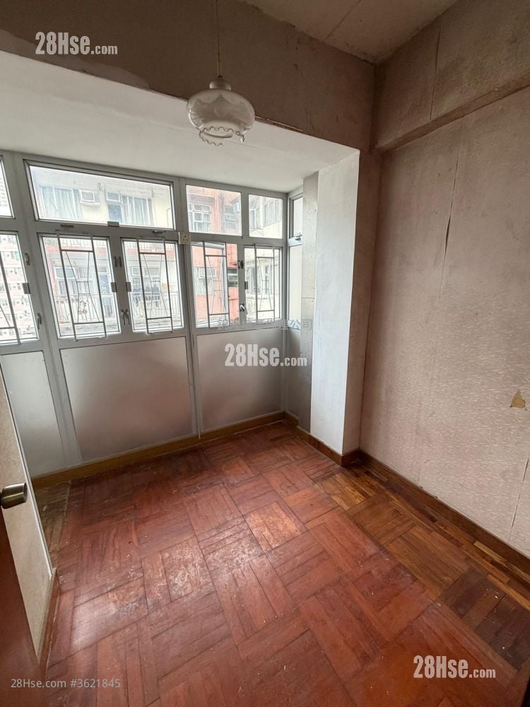 Yuet Ming Building Sell 3 Bedrooms , 1 Bathroom 501 ft² Yuet Ming Building Sell 3 Bedrooms , 1 Bathroom 501 ft²